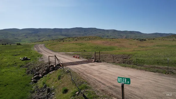 $197,630 | 19763 Butler Lane, Ola, ID 83657