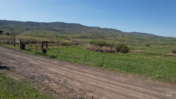 $197,630 | 19763 Butler Lane, Ola, ID 83657