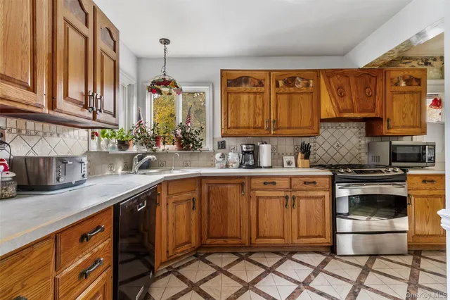 $749,990 | 7 Elsa Avenue, Pleasantville, NY 10570