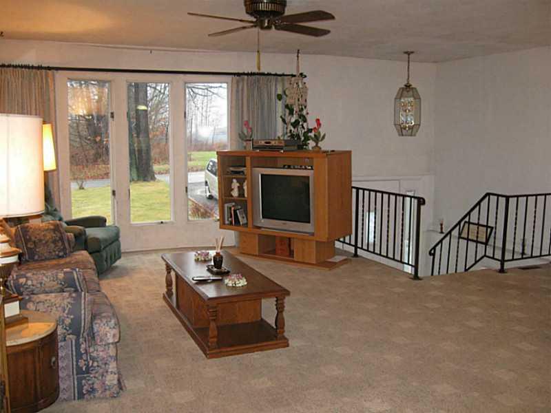 200 Chapel Road Beaver, PA 15009 - Photo 4 of 25 Living Room.