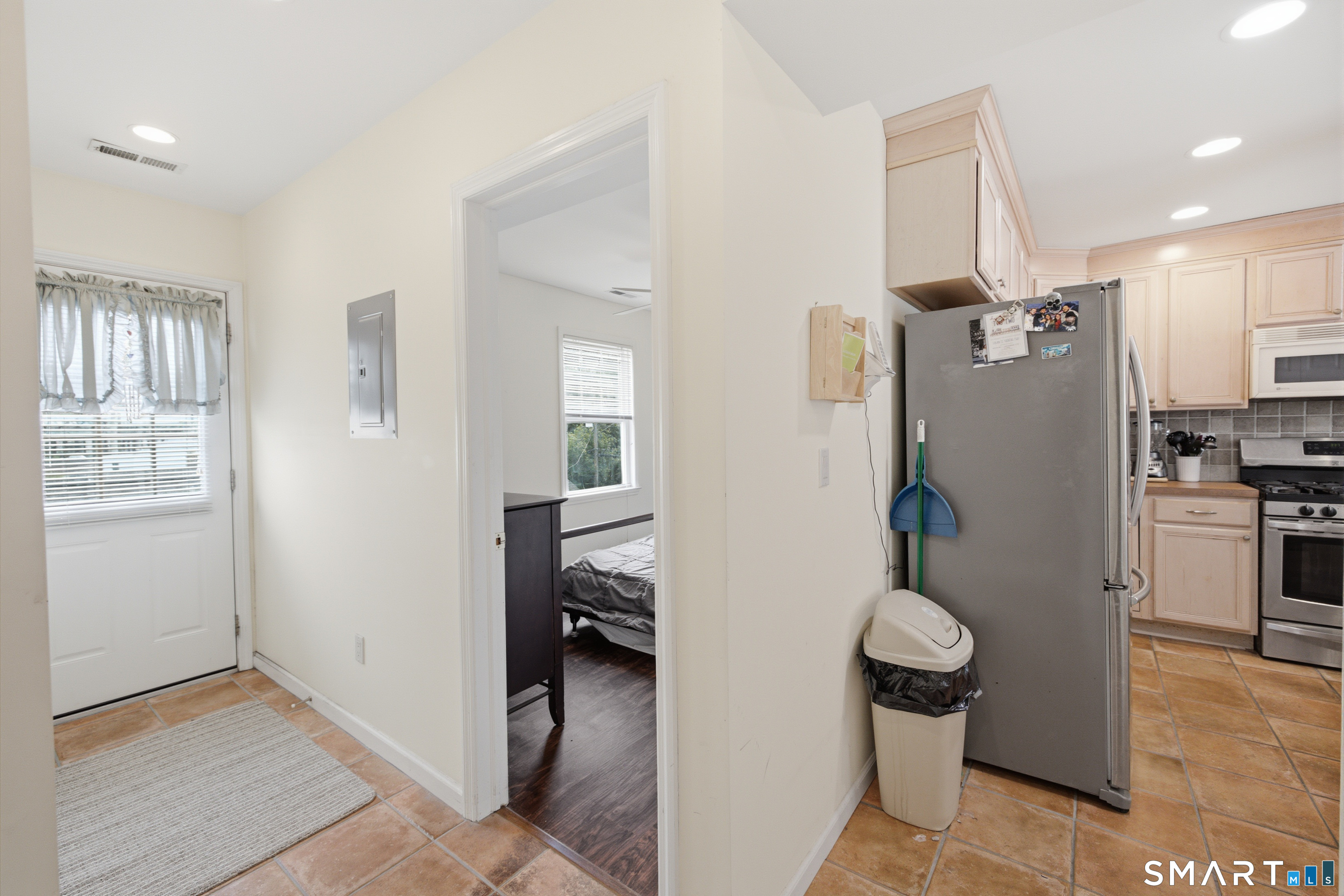 21 Culloden Road Stamford, CT 06902 - Photo 31 of 35 Unit 2 Rear Enterance