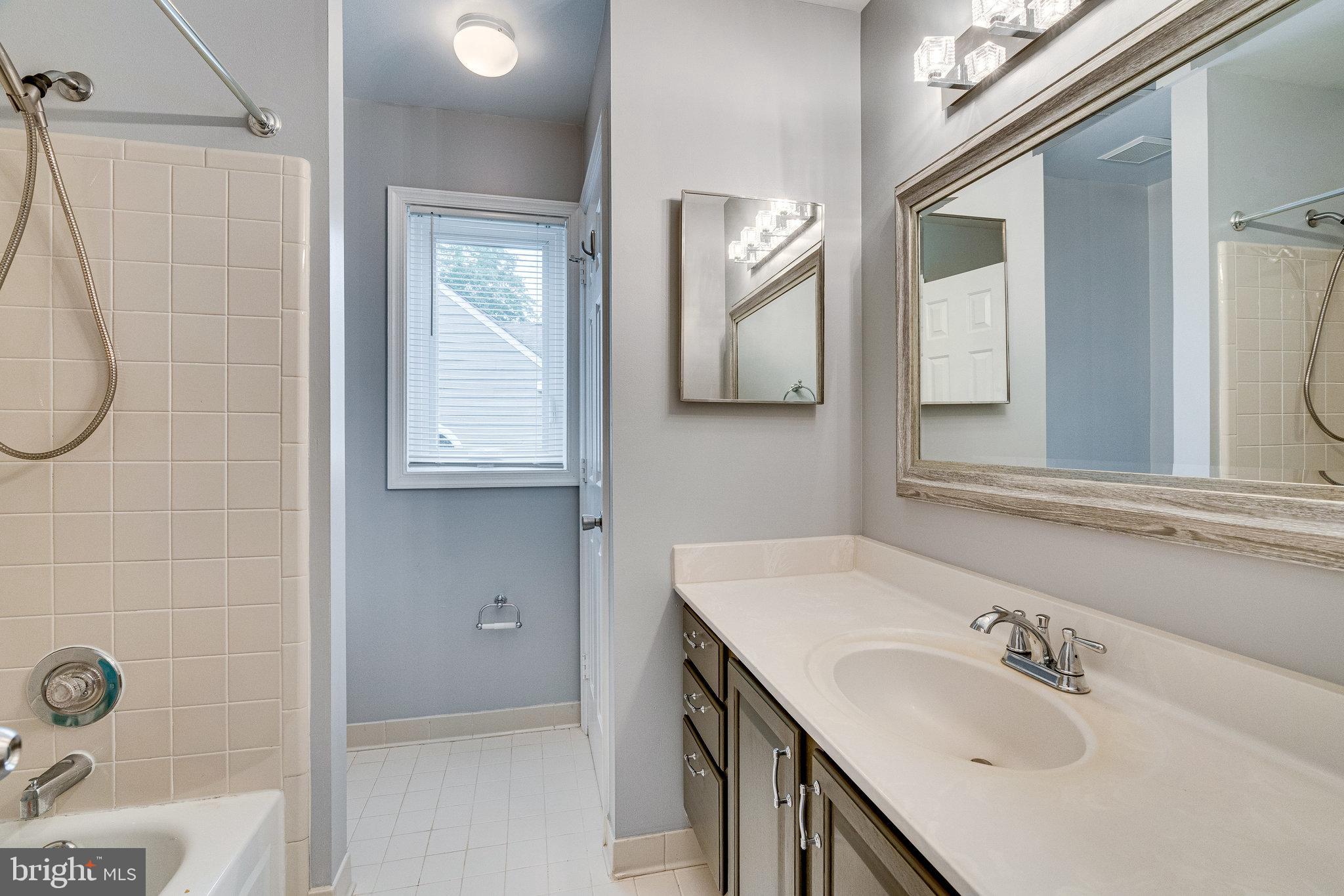 11 Rutledge Court Sterling, VA 20165 - Photo 21 of 38 Gallery Image 21