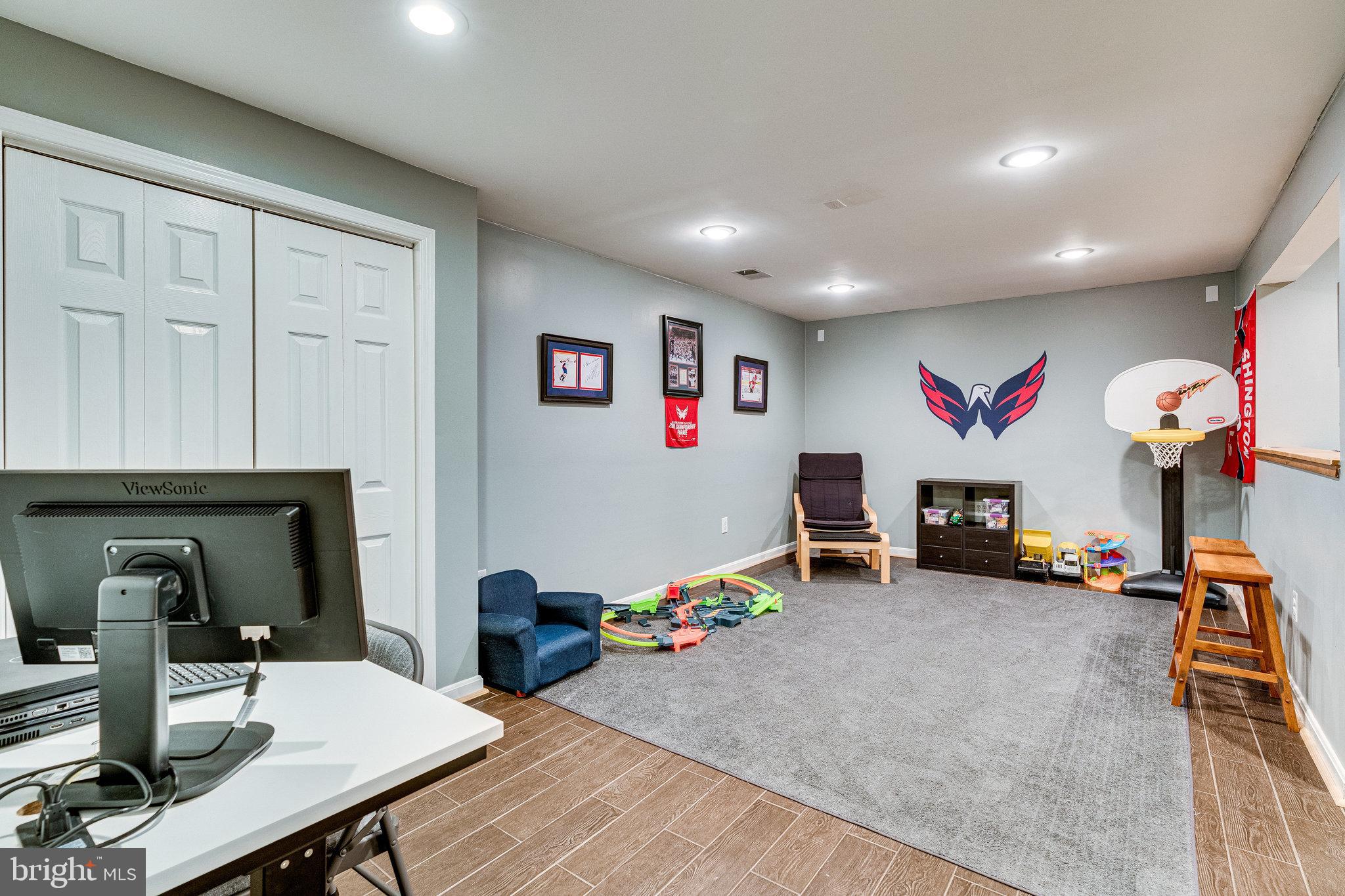 11 Rutledge Court Sterling, VA 20165 - Photo 29 of 38 Gallery Image 29
