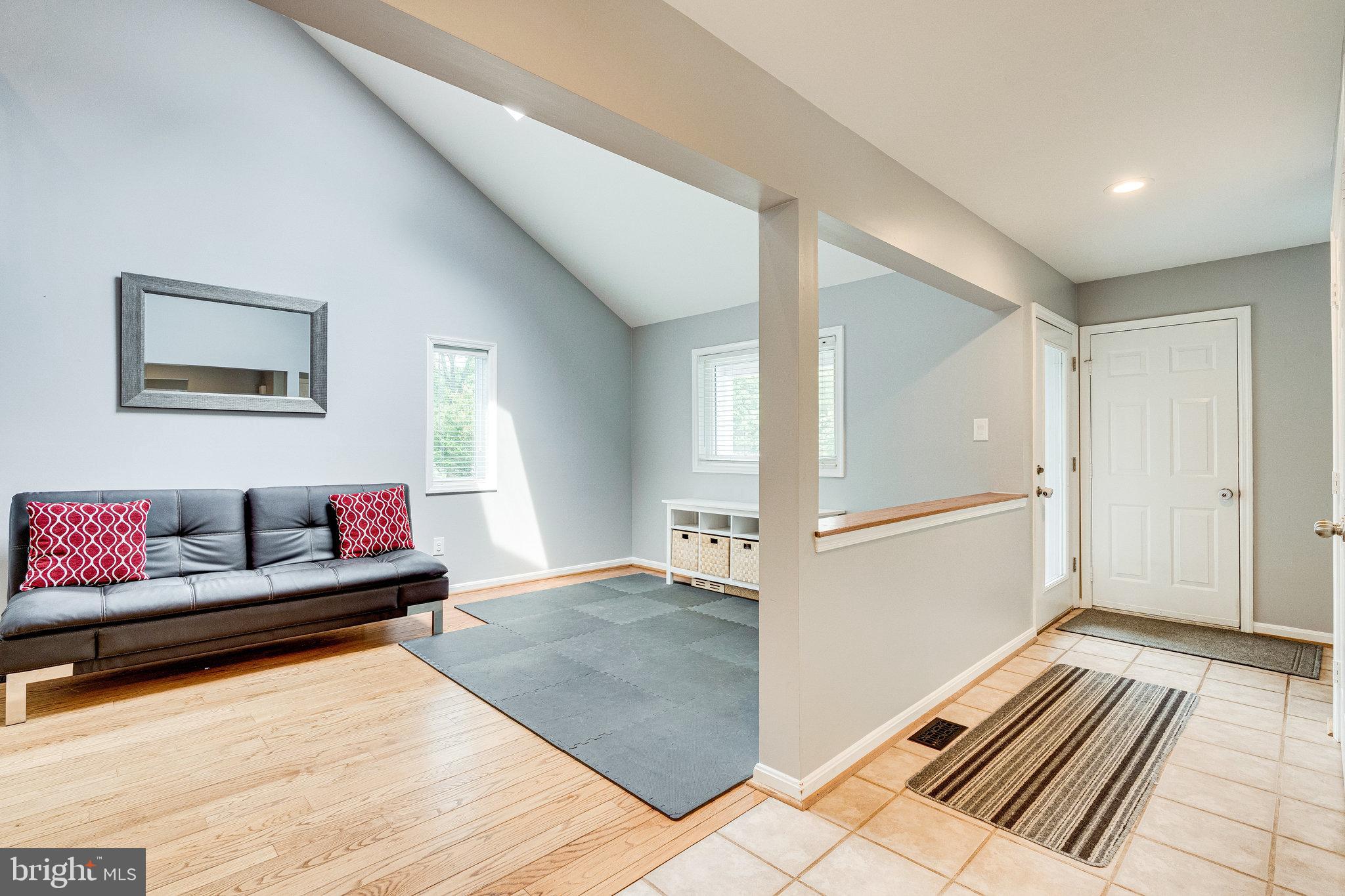 11 Rutledge Court Sterling, VA 20165 - Photo 4 of 38 Gallery Image 4