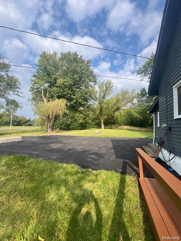 4036 North Linden Road Flint, MI 48504 - Photo 3 of 19