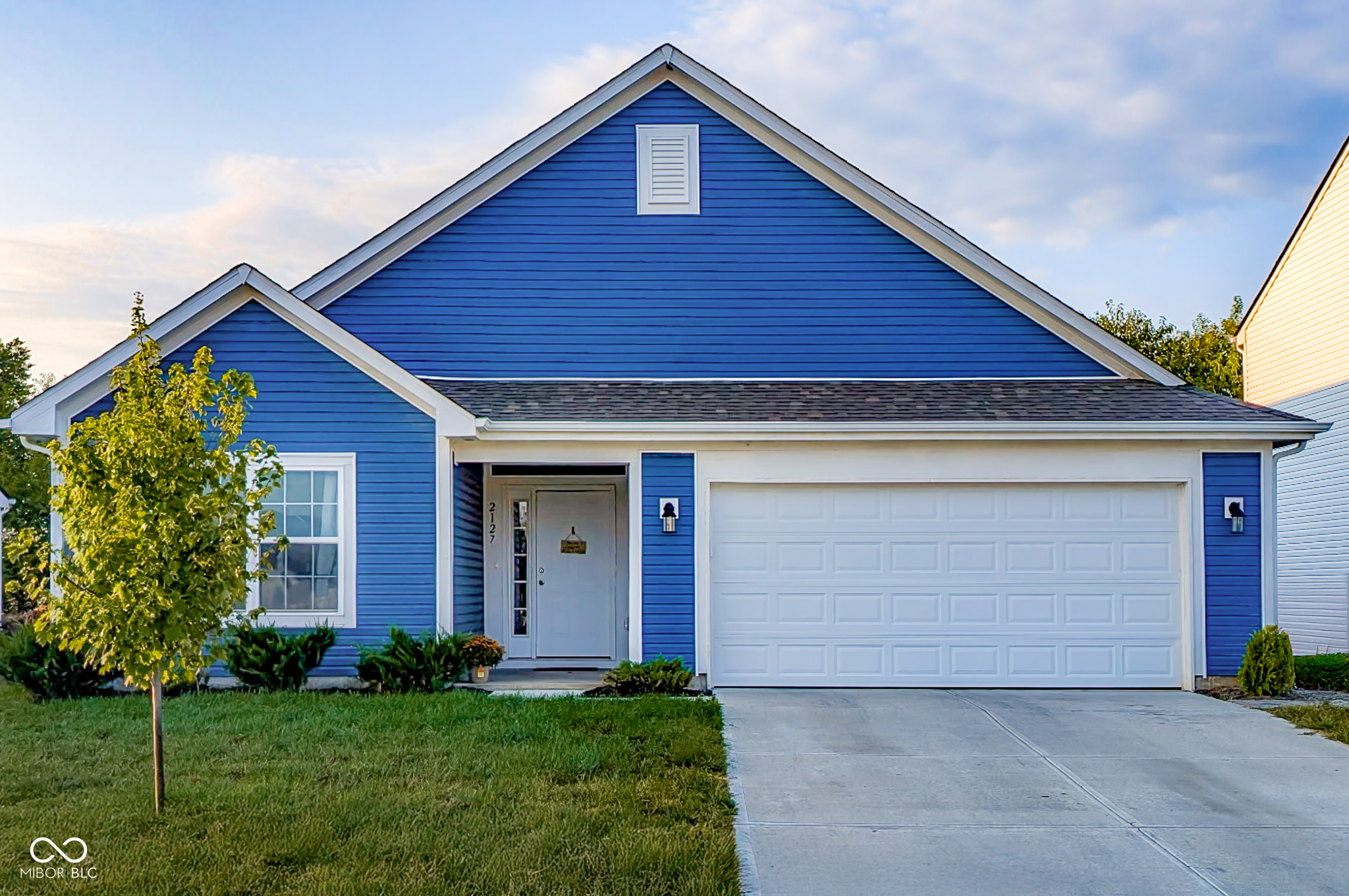 2127 Abbey Lane Columbus, IN 47201 - Photo 2 of 24