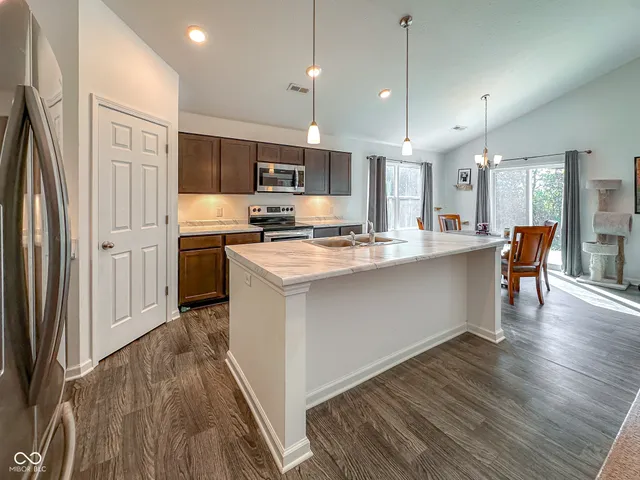 $304,900 | 2127 Abbey Lane, Columbus, IN 47201