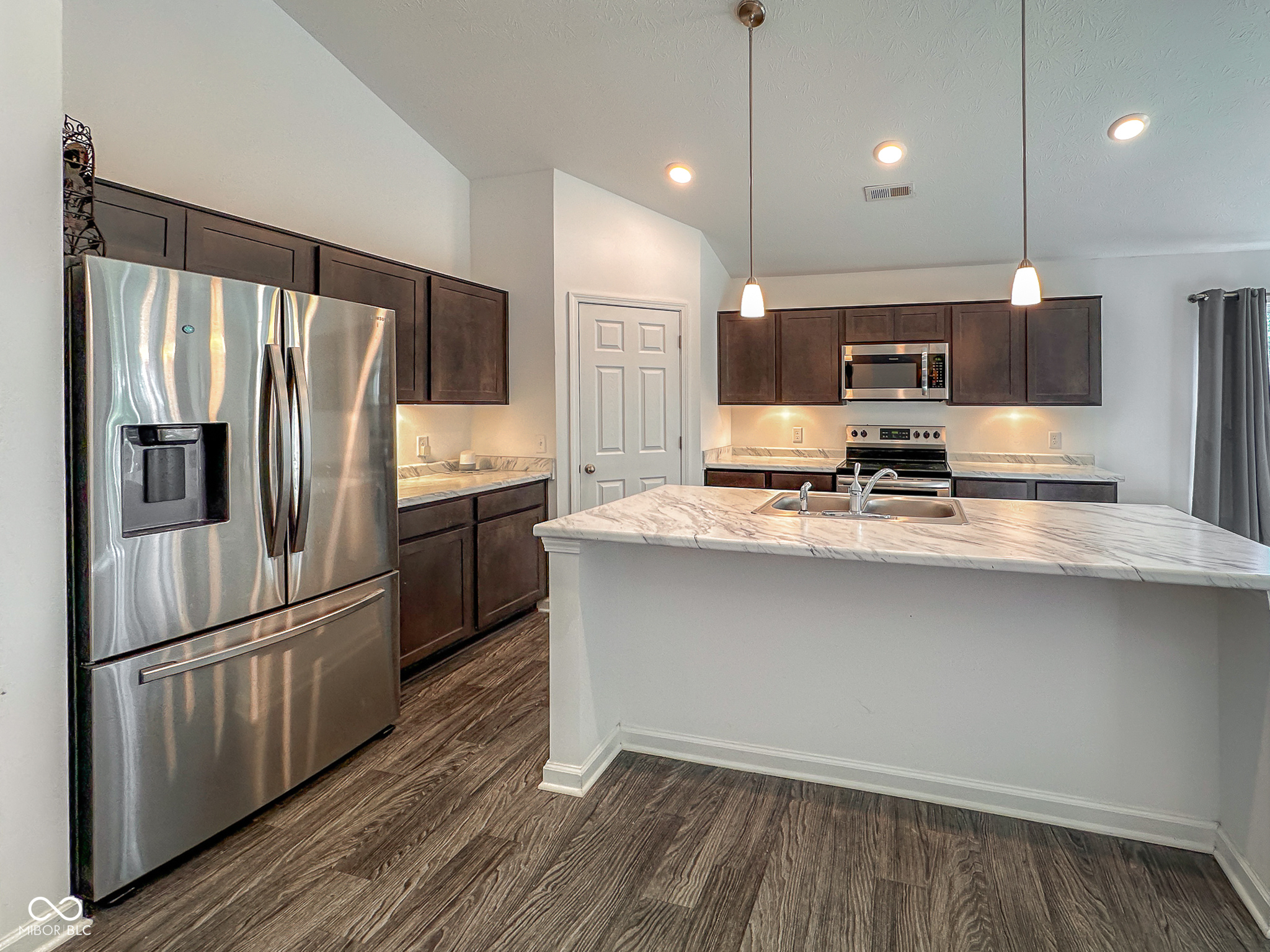 2127 Abbey Lane Columbus, IN 47201 - Photo 8 of 24