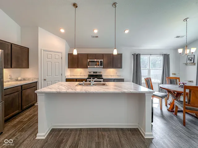 $304,900 | 2127 Abbey Lane, Columbus, IN 47201