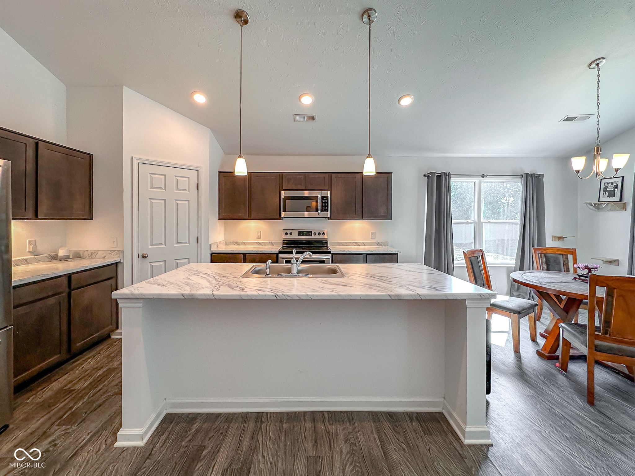 2127 Abbey Lane Columbus, IN 47201 - Photo 9 of 24