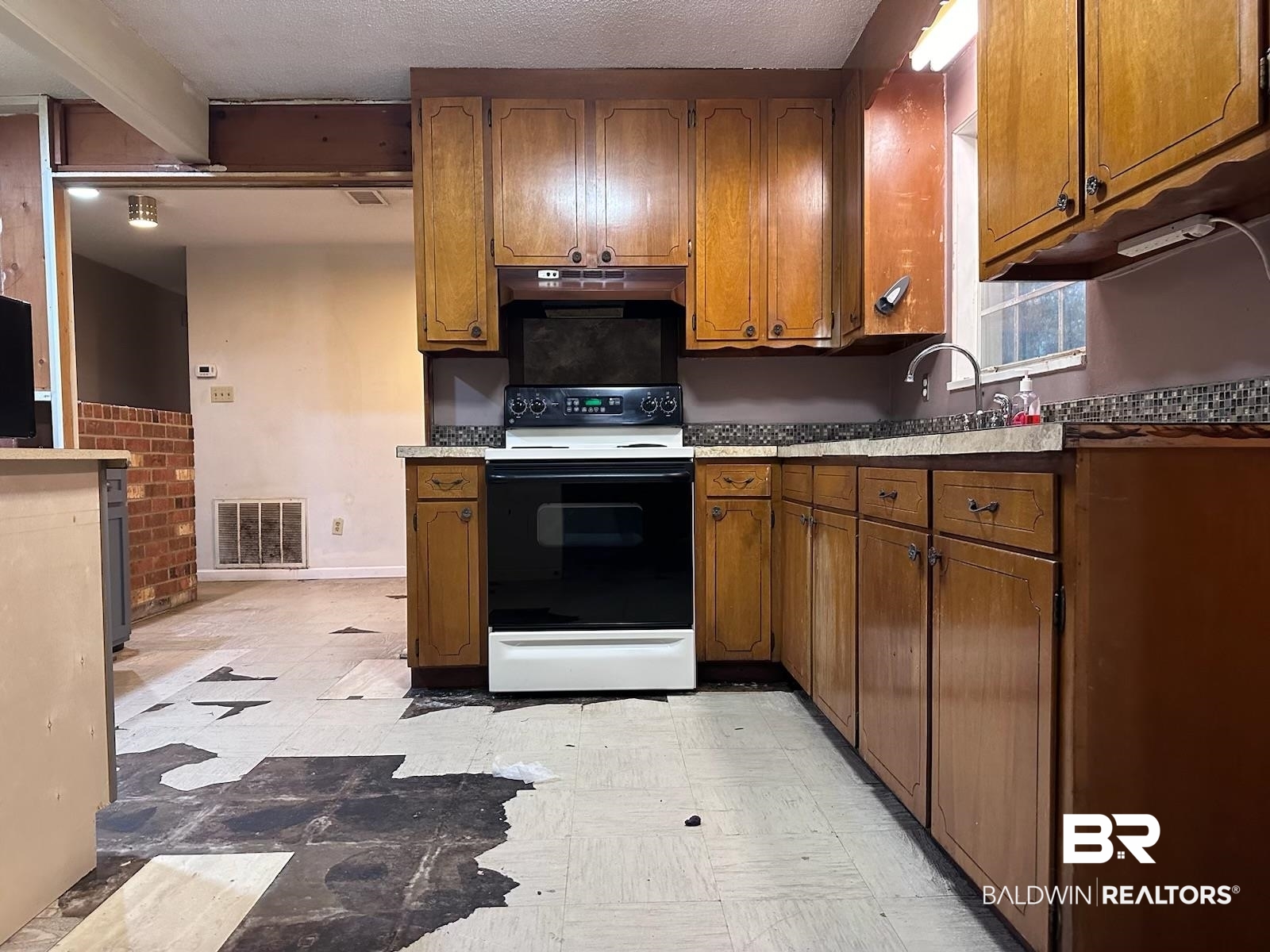 2500 Woodland Road Mobile, AL 36693 - Photo 3 of 9