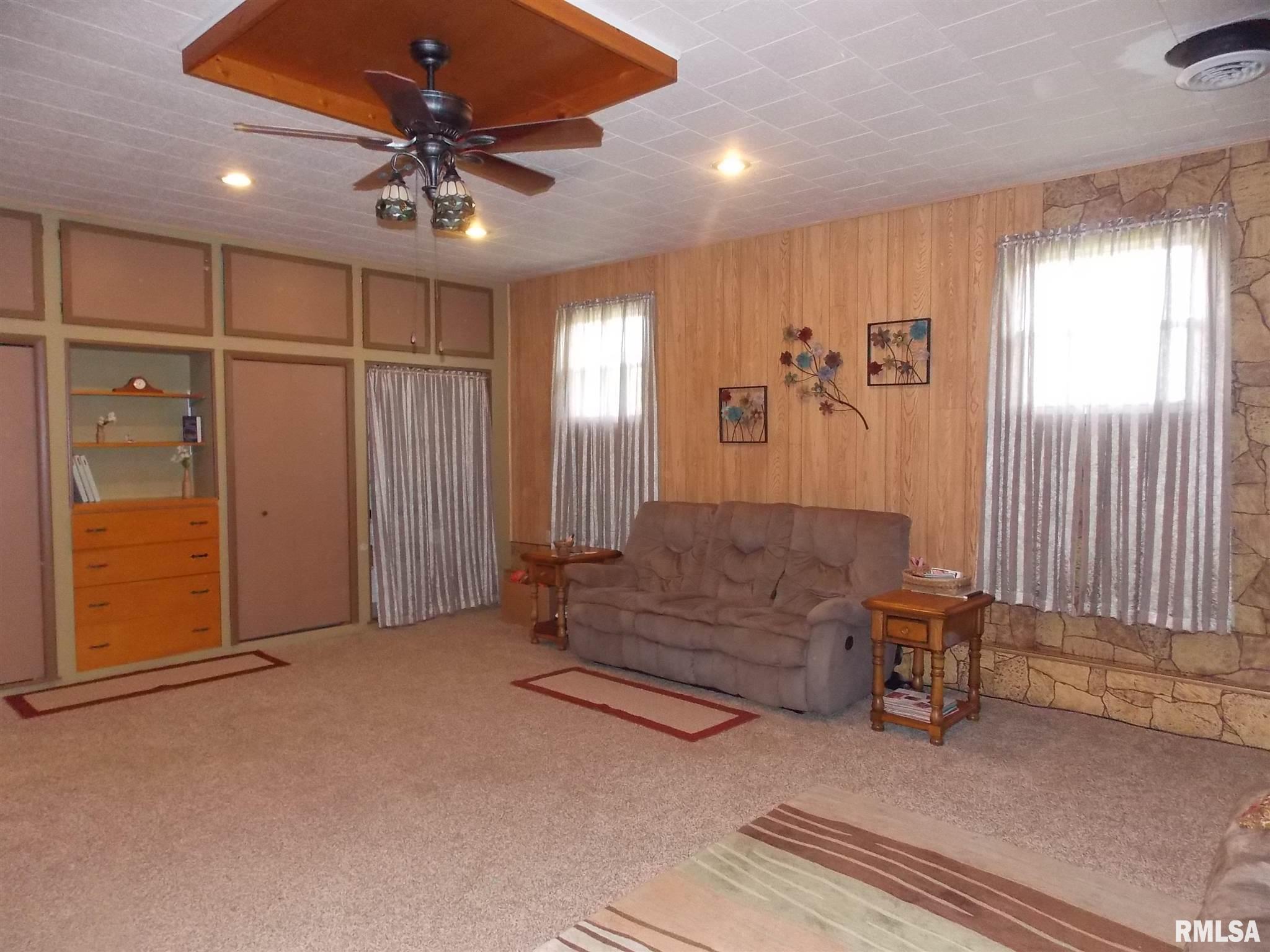 2101 Charlton Road Kell, IL 62853 - Photo 8 of 20