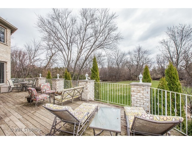 1501 Guthrie Drive Inverness, IL 60067 - Photo 23 of 25