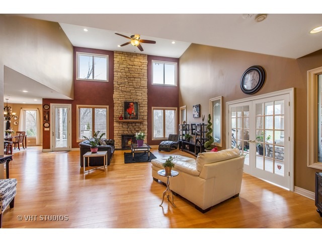 1501 Guthrie Drive Inverness, IL 60067 - Photo 10 of 25