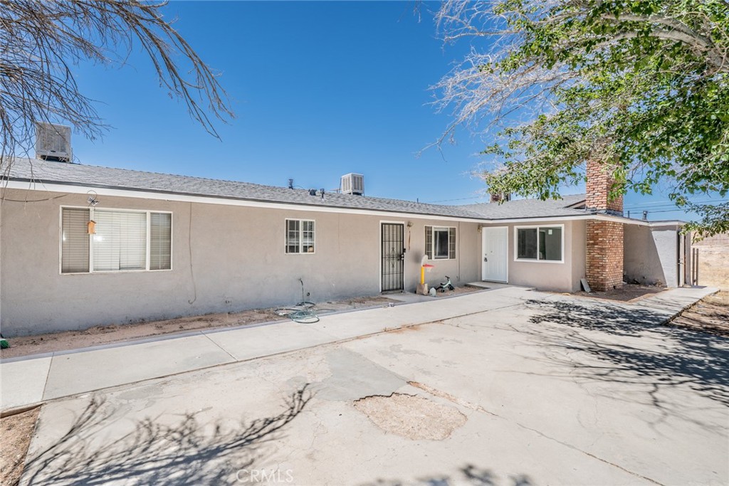13336 Mohawk Road Apple Valley, CA 92308 - Photo 3 of 32