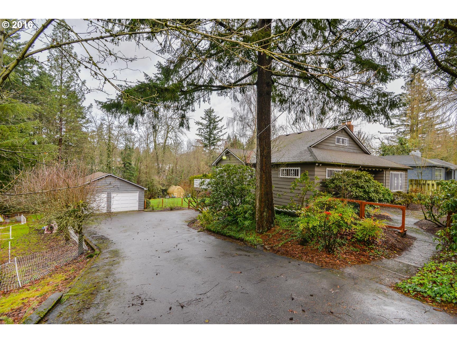 5925 Southwest Pendleton Court Portland, OR 97221 - Photo 2 of 31 Driveway