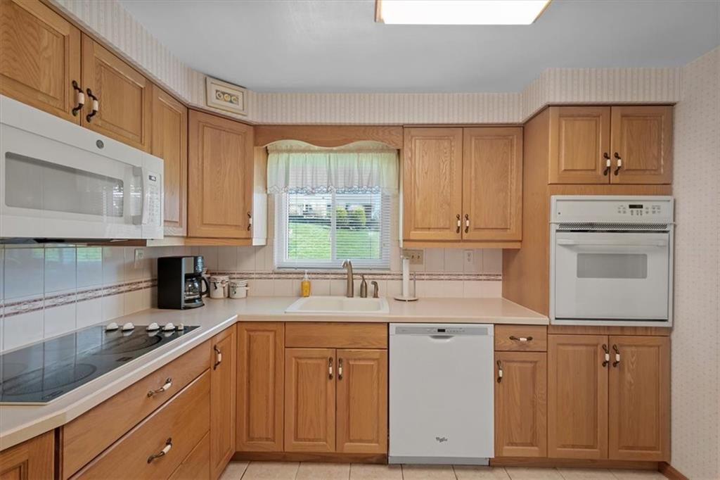 466 Orchard Spring Road Pittsburgh, PA 15220 - Photo 11 of 36 Gallery Image 11