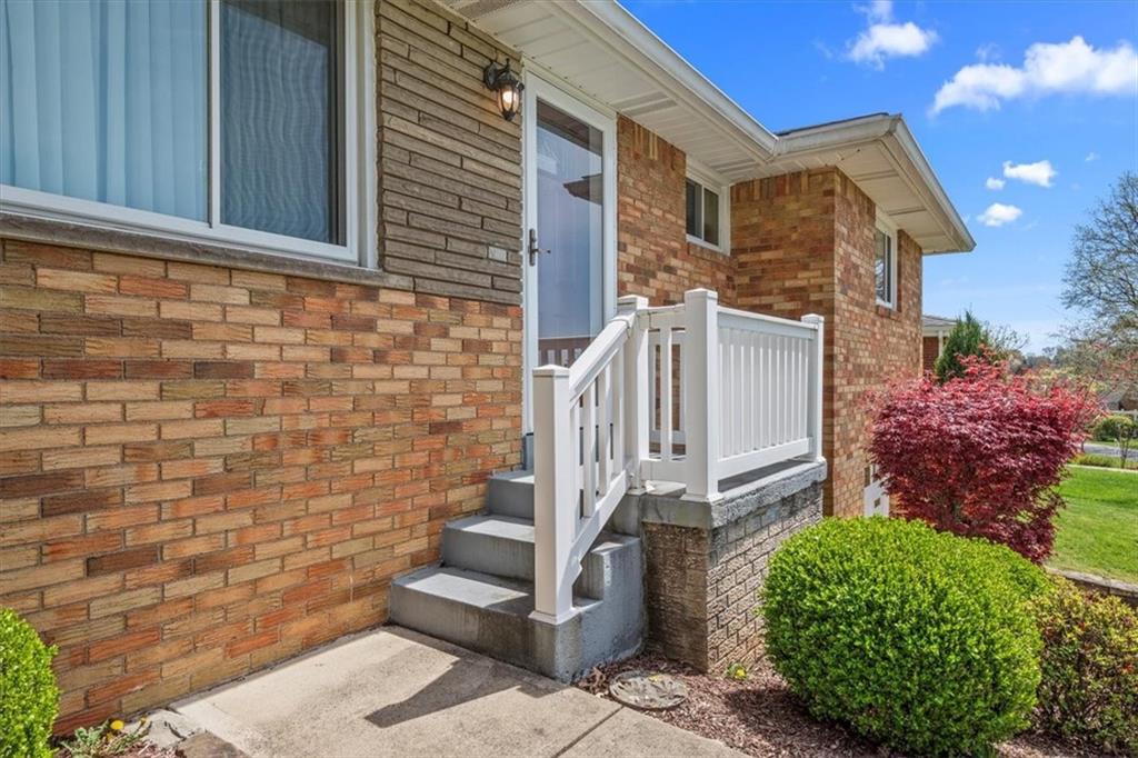 466 Orchard Spring Road Pittsburgh, PA 15220 - Photo 2 of 36 Gallery Image 2
