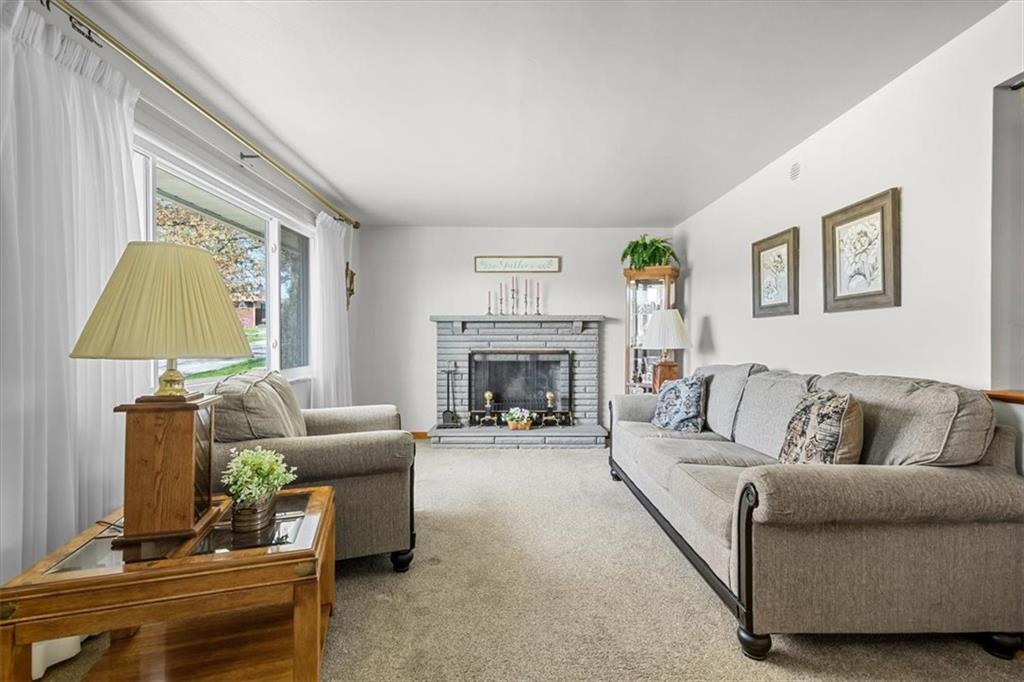 466 Orchard Spring Road Pittsburgh, PA 15220 - Photo 4 of 36 Gallery Image 4