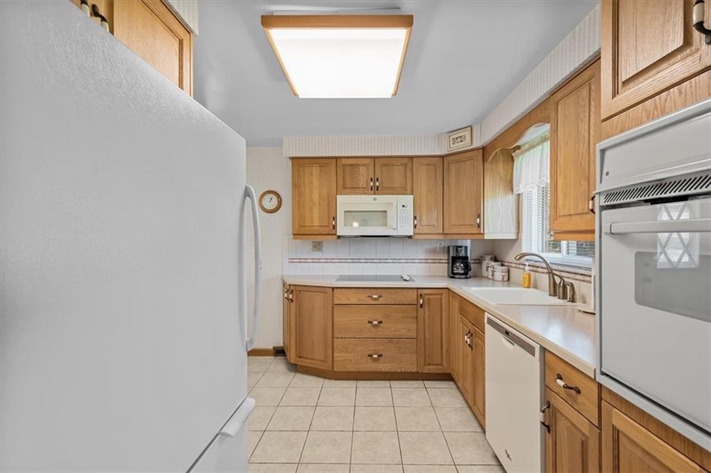 466 Orchard Spring Road Pittsburgh, PA 15220 - Photo 9 of 36 Gallery Image 9