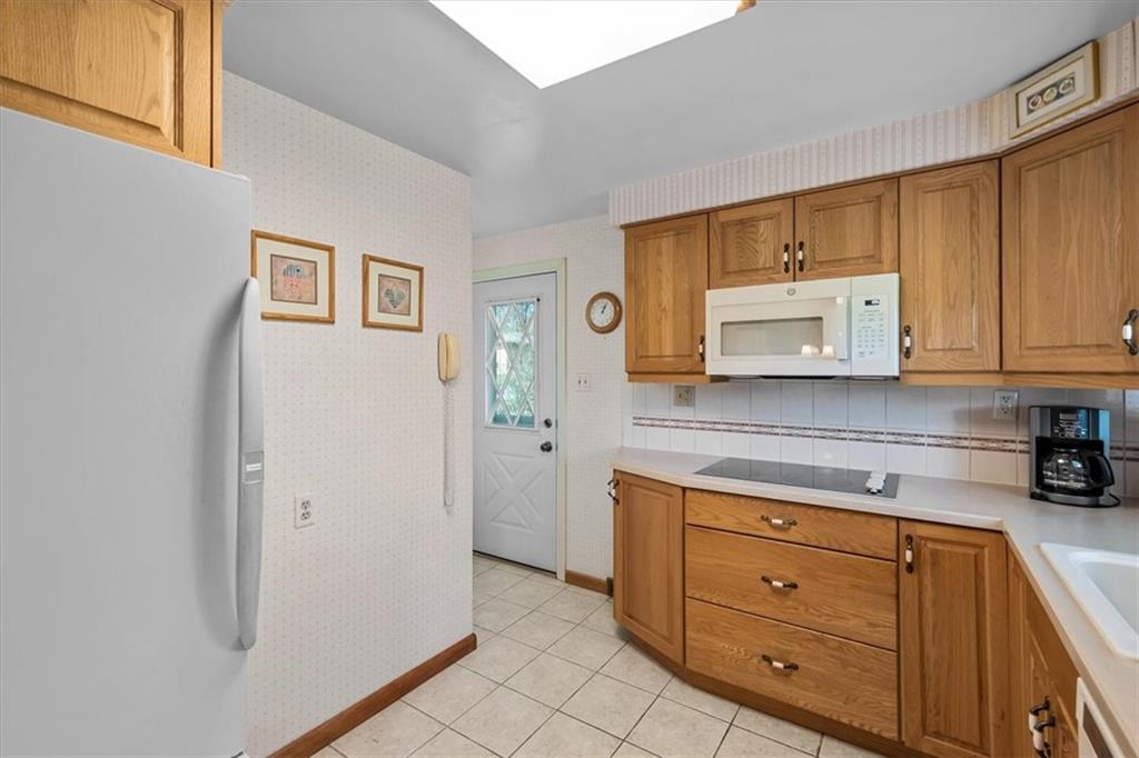466 Orchard Spring Road Pittsburgh, PA 15220 - Photo 10 of 36 Gallery Image 10