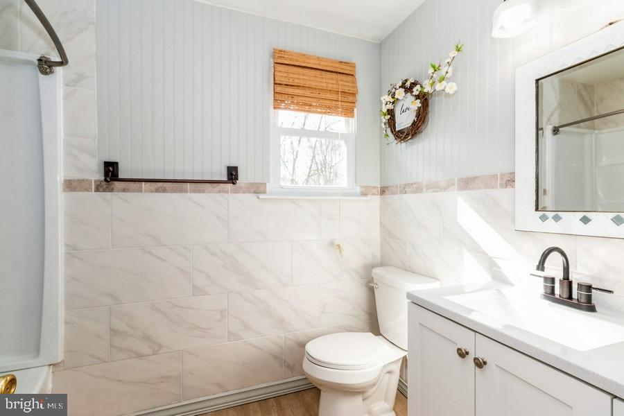 237 Tether Way Doylestown, PA 18901 - Photo 16 of 26 2nd floor full bath