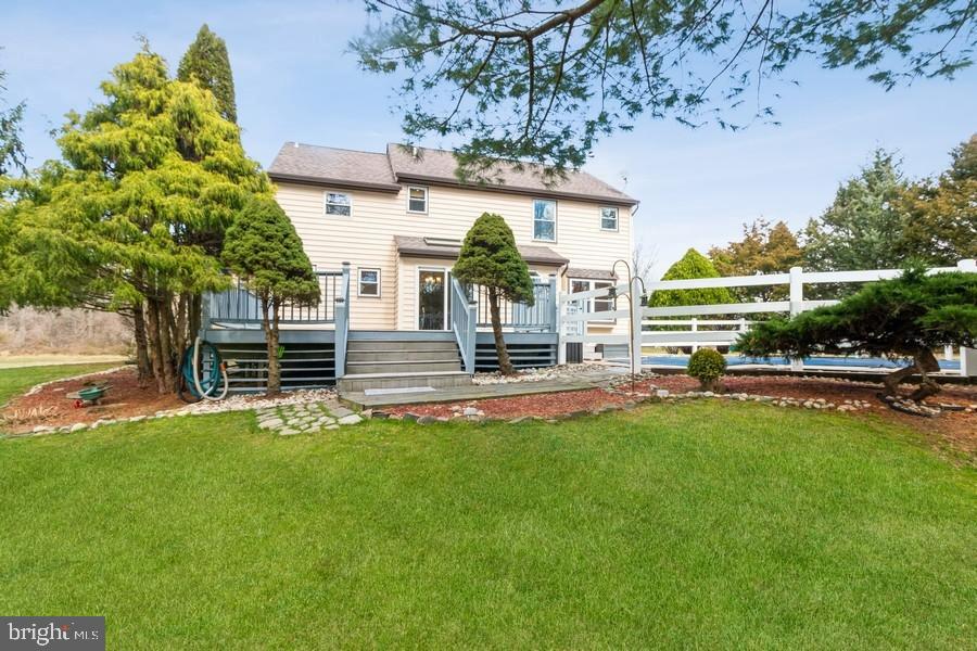 237 Tether Way Doylestown, PA 18901 - Photo 22 of 26 backyard