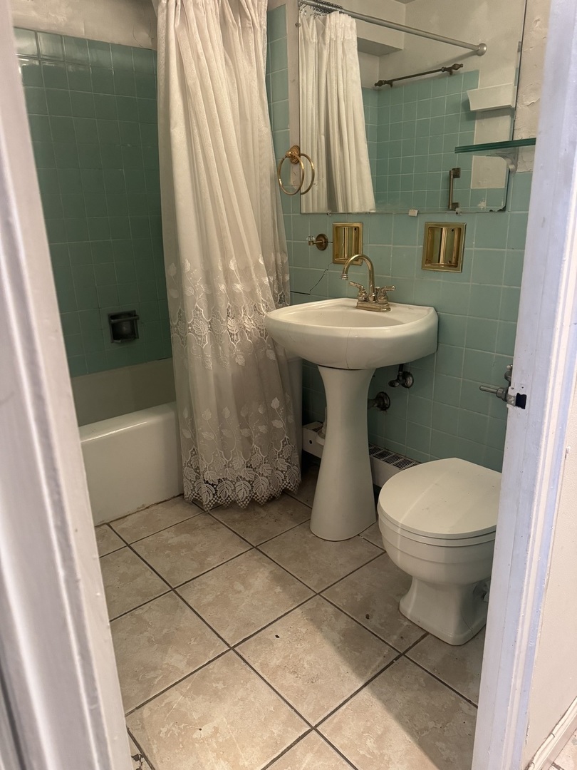 6118 North Sheridan Road, Unit 707 Chicago, IL 60660 - Photo 3 of 7