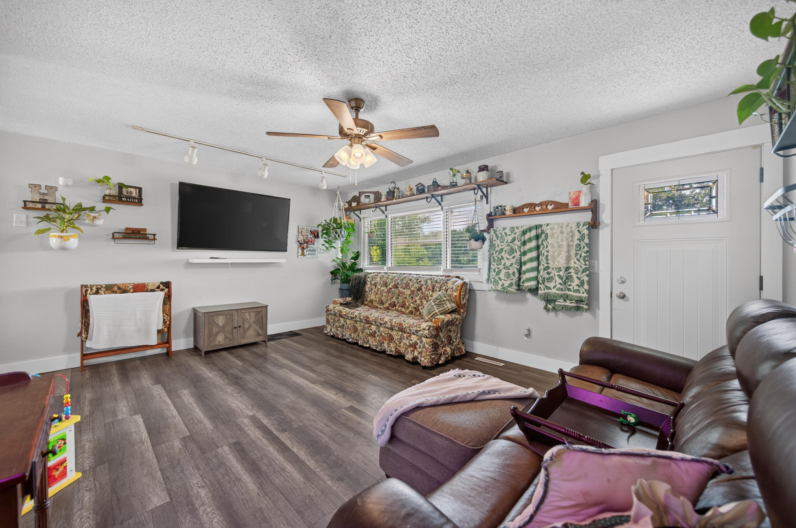 2376 Northview Road Marshfield, MO 65706 - Photo 9 of 37 Living room