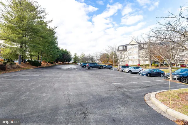 $374,500 | 2500 Waterside Drive, Unit 303, Frederick, MD 21701