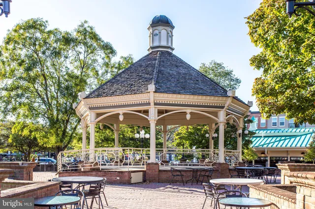 $374,500 | 2500 Waterside Drive, Unit 303, Frederick, MD 21701