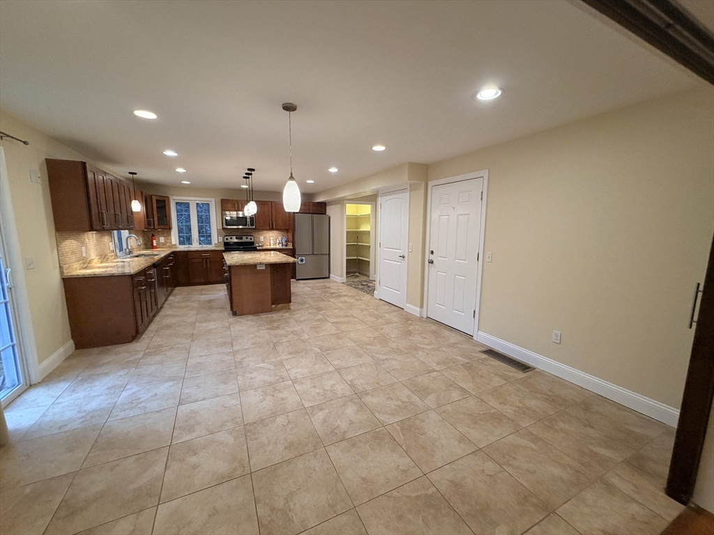 112 Quinobequin Road Newton, MA 02462 - Photo 8 of 23