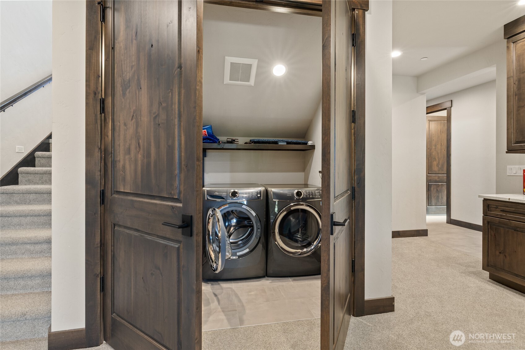 890 Larkspur Loop Cle Elum, WA 98922 - Photo 27 of 40 a utility room with dryer and washer