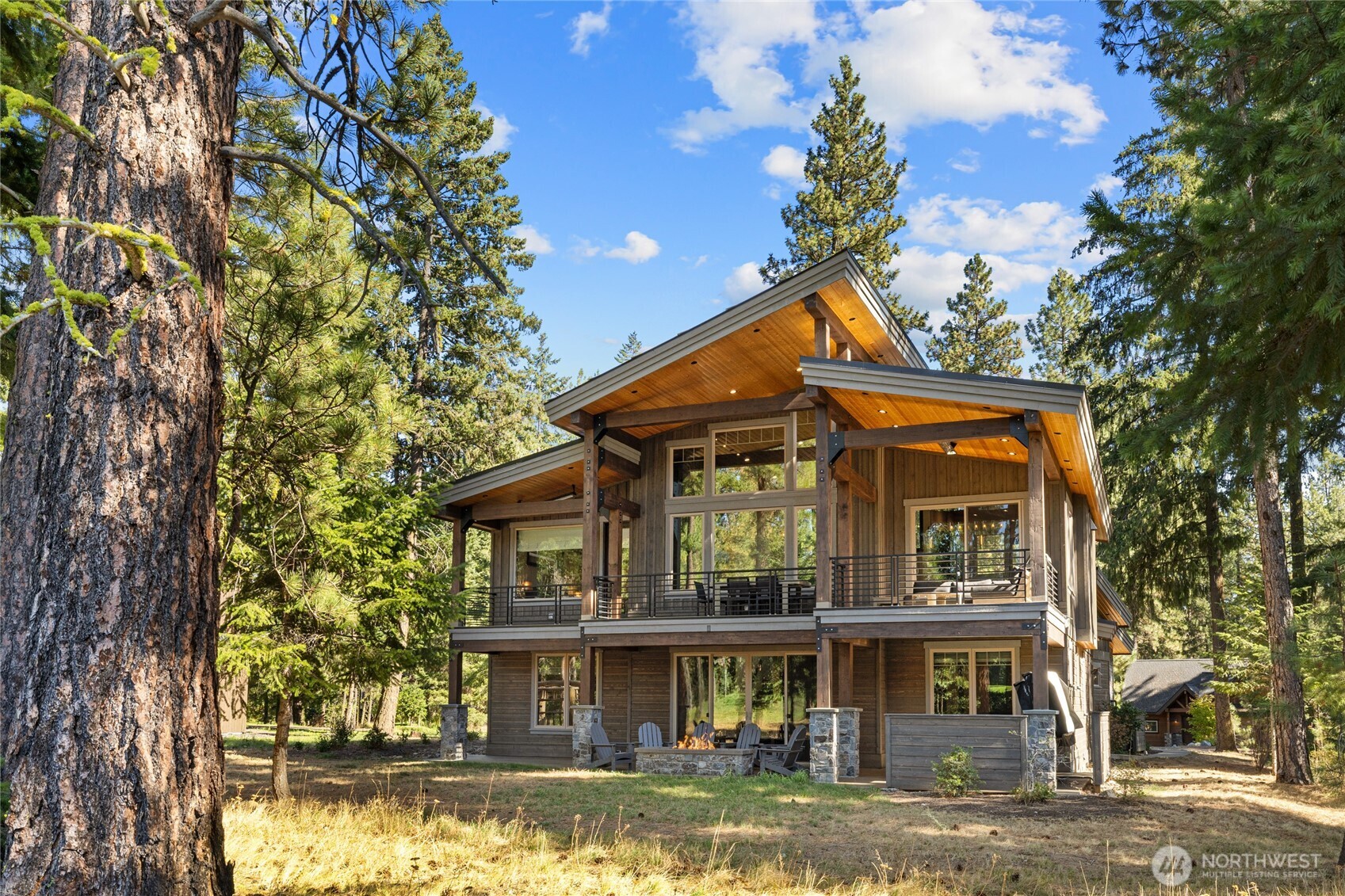 890 Larkspur Loop Cle Elum, WA 98922 - Photo 38 of 40 a front view of a house with a yard