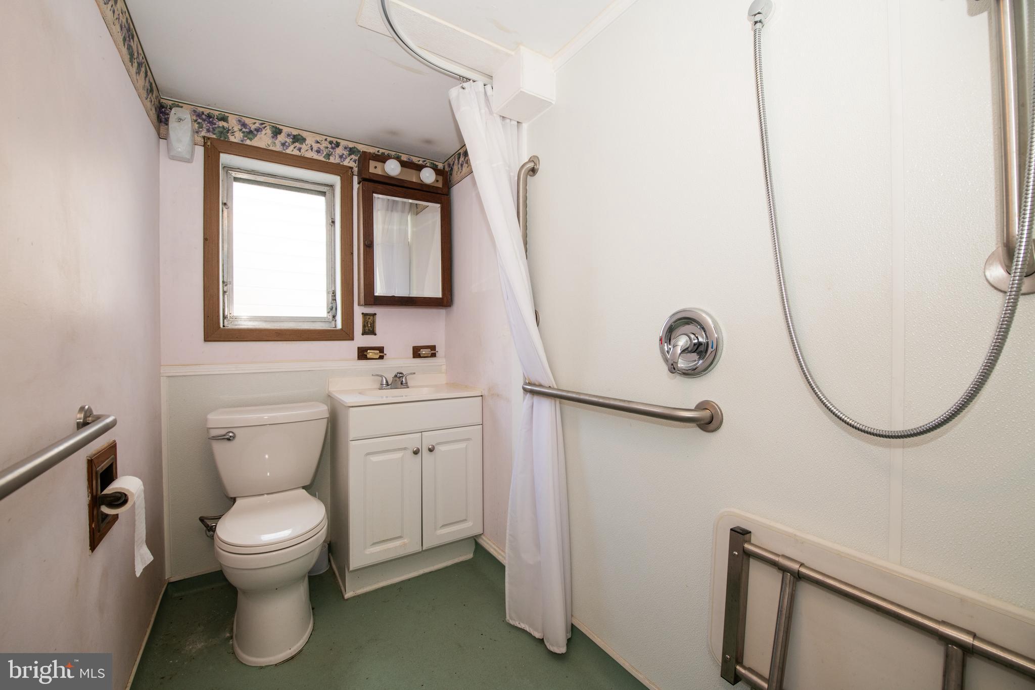 170 Markle Street Philadelphia, PA 19127 - Photo 12 of 19 Bathroom