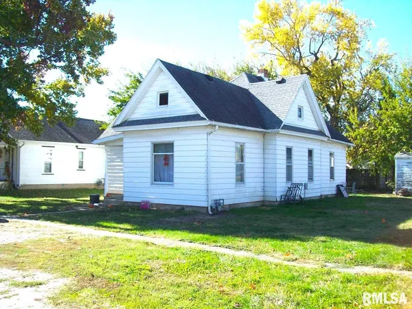 $49,500 | 33 North Maple Street, Winchester, IL 62694