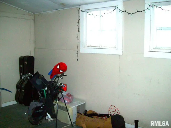 $49,500 | 33 North Maple Street, Winchester, IL 62694