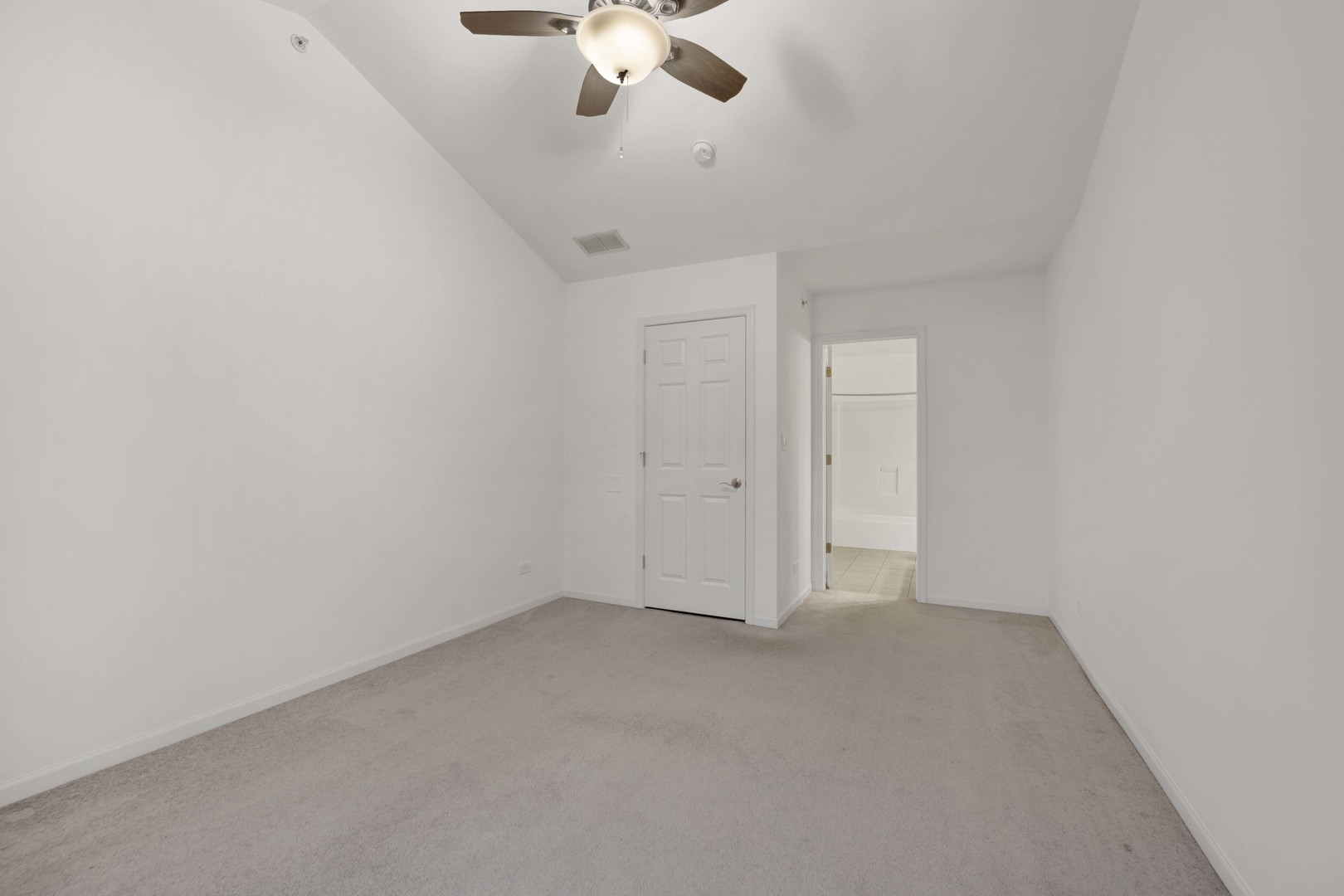 1038 Swift Road, Unit 2B Glen Ellyn, IL 60137 - Photo 14 of 22 Gallery Image 14
