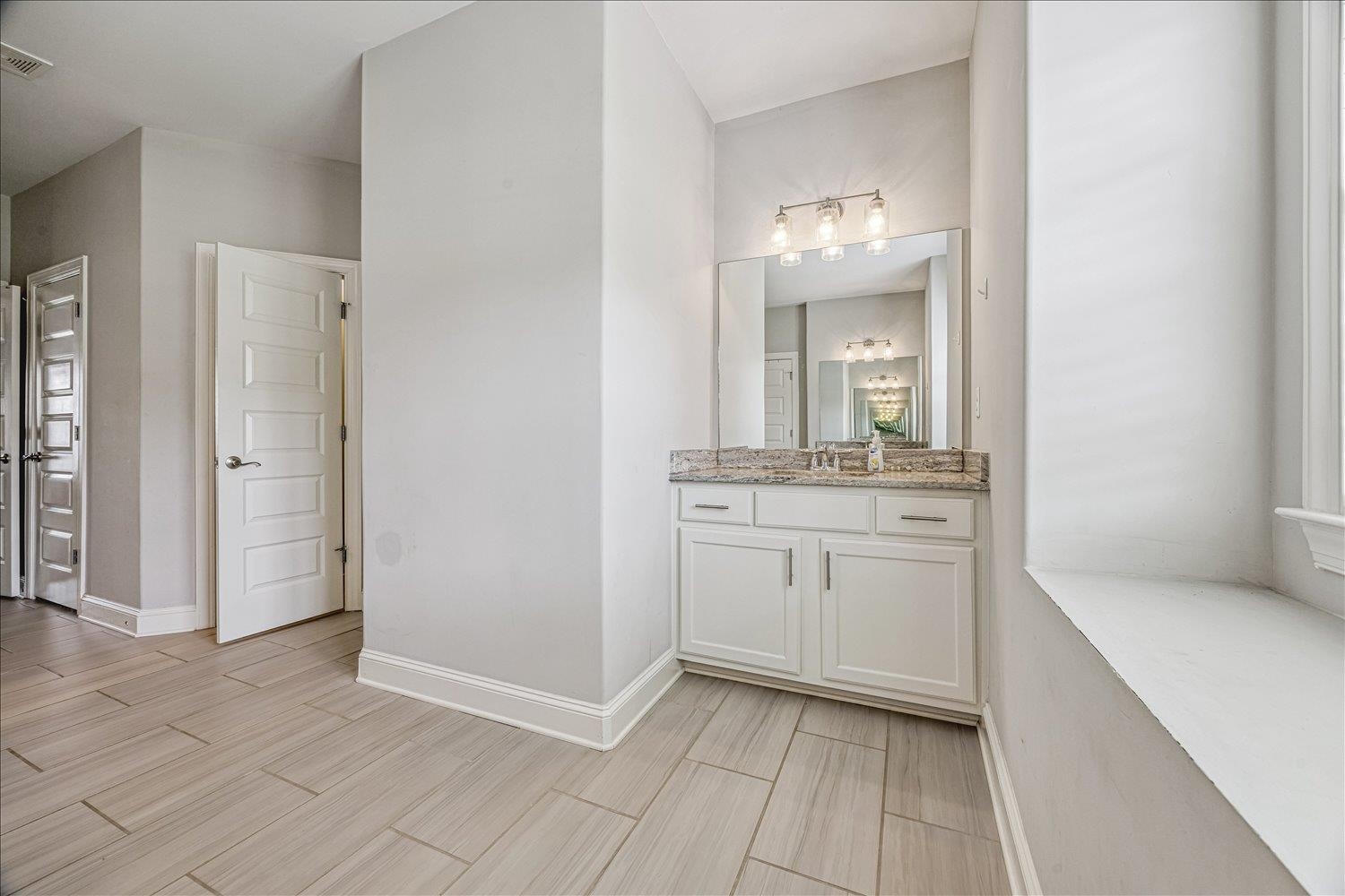 12802 Longmire Loop South Arlington, TN 38002 - Photo 22 of 40 a bathroom with a sink and a mirror