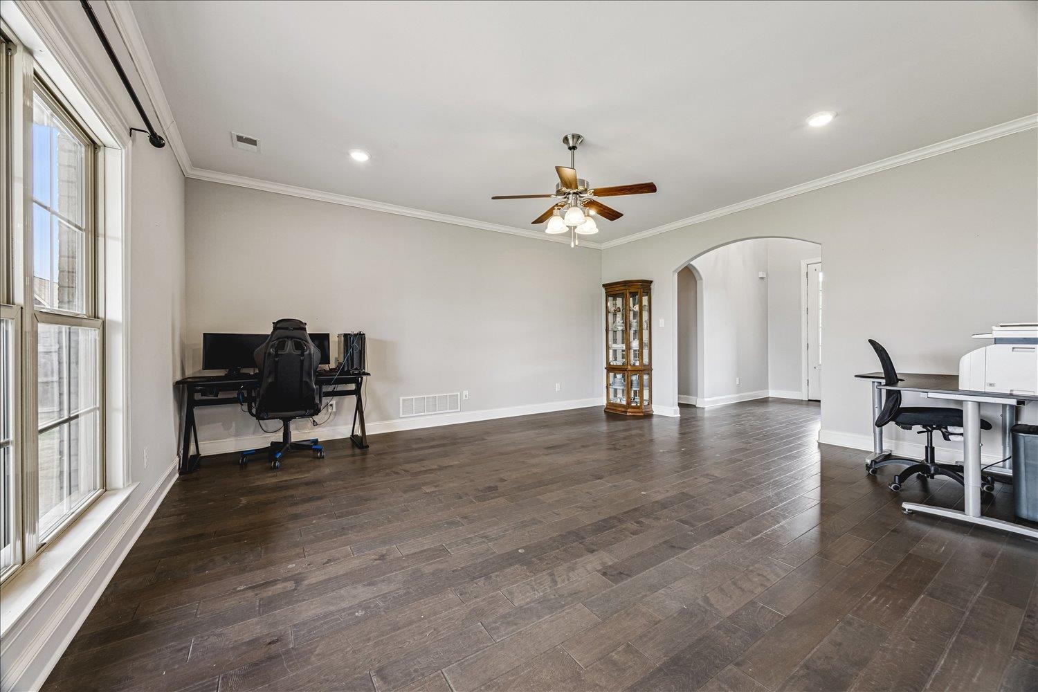 12802 Longmire Loop South Arlington, TN 38002 - Photo 8 of 40 a view of a livingroom with furniture and a workspace