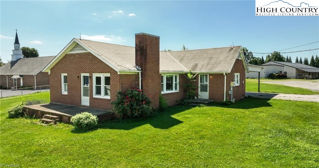 820 Suncrest Orchard Road North Wilkesboro, NC 28659 - Photo 10 of 41 a front view of a house with garden