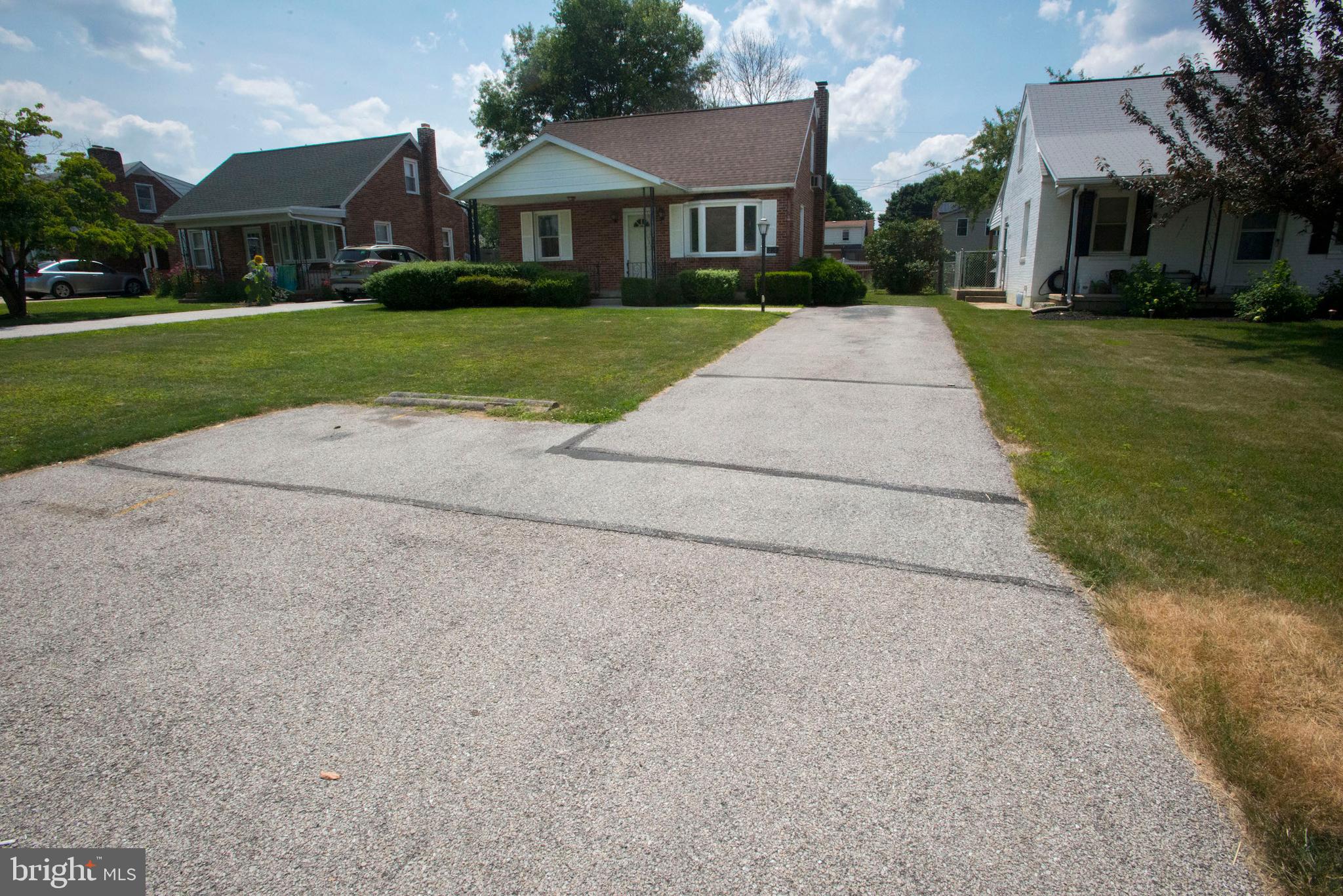 320 Edgewood Road York, PA 17402 - Photo 2 of 21 Gallery Image 2