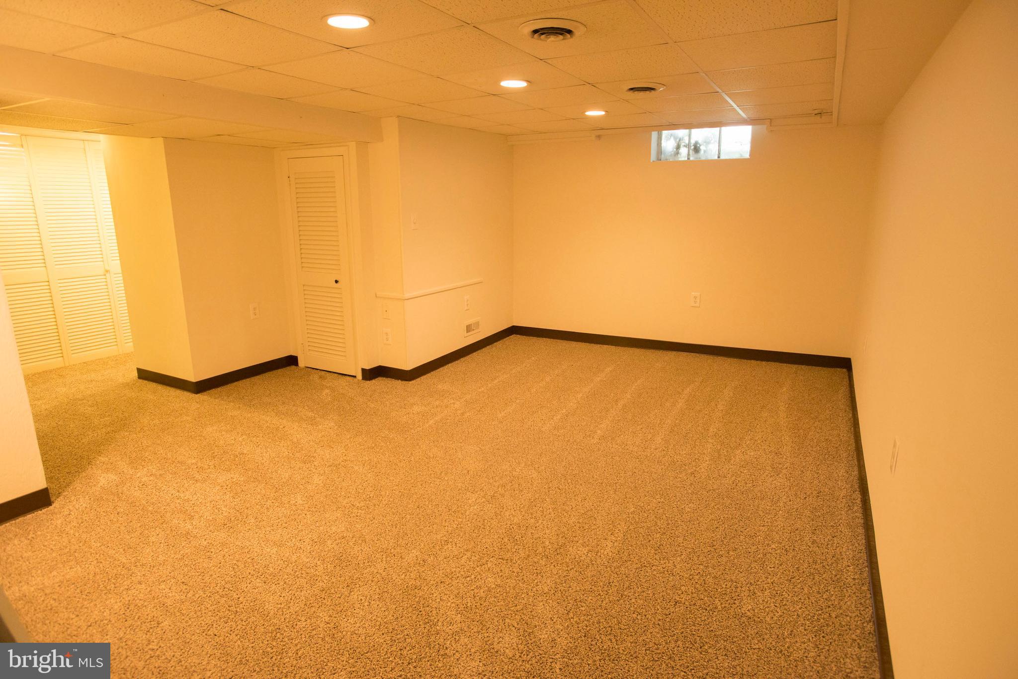 320 Edgewood Road York, PA 17402 - Photo 13 of 21 Gallery Image 13
