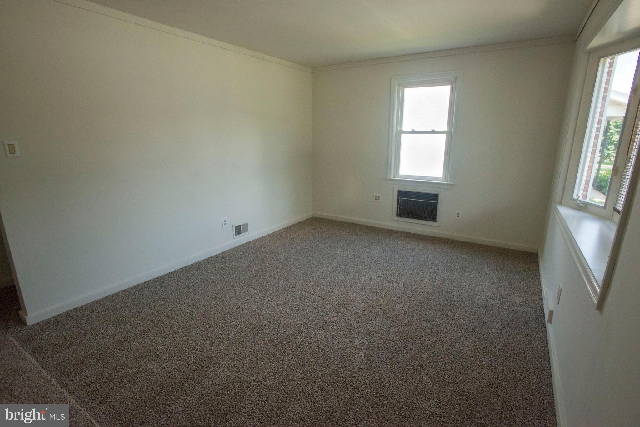 320 Edgewood Road York, PA 17402 - Photo 3 of 21 Gallery Image 3