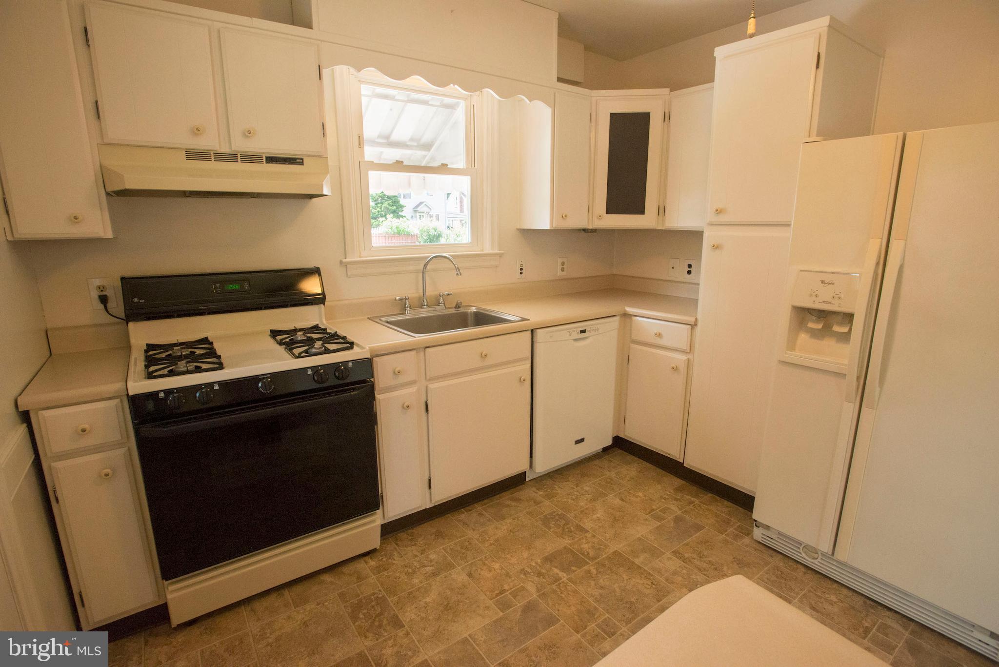 320 Edgewood Road York, PA 17402 - Photo 6 of 21 Gallery Image 6