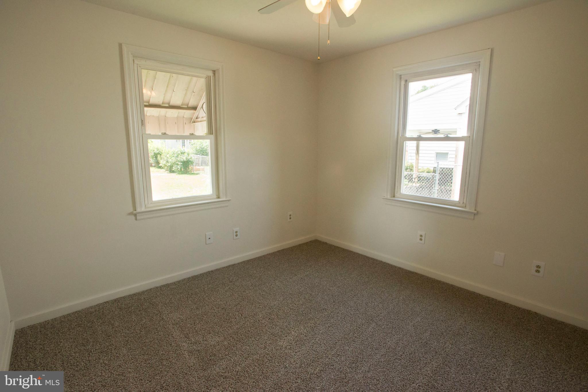 320 Edgewood Road York, PA 17402 - Photo 8 of 21 Gallery Image 8