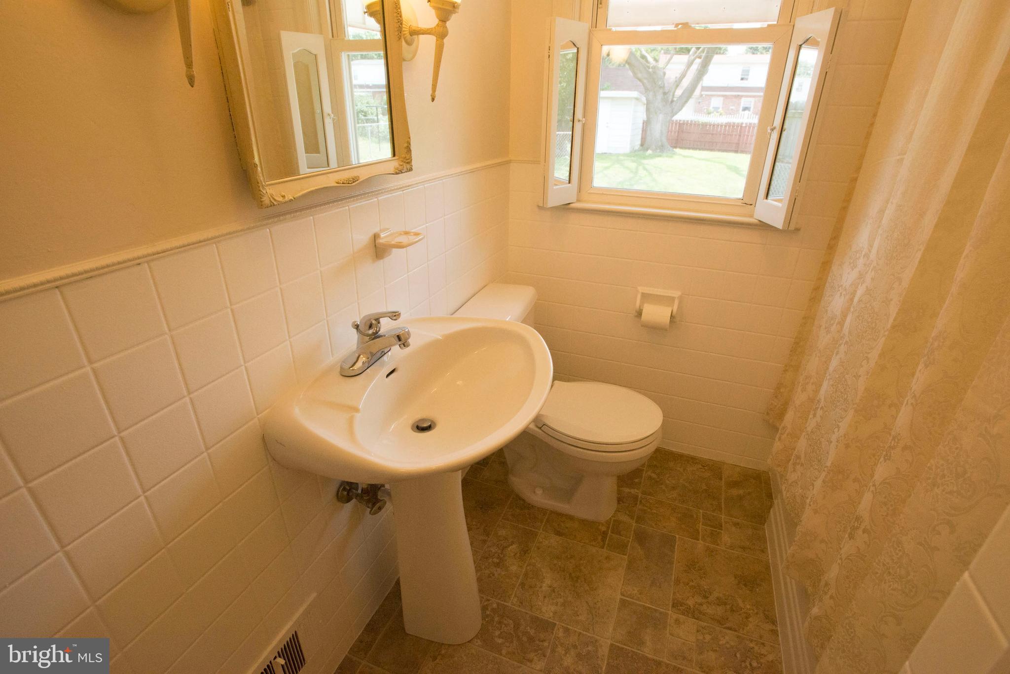 320 Edgewood Road York, PA 17402 - Photo 9 of 21 Gallery Image 9
