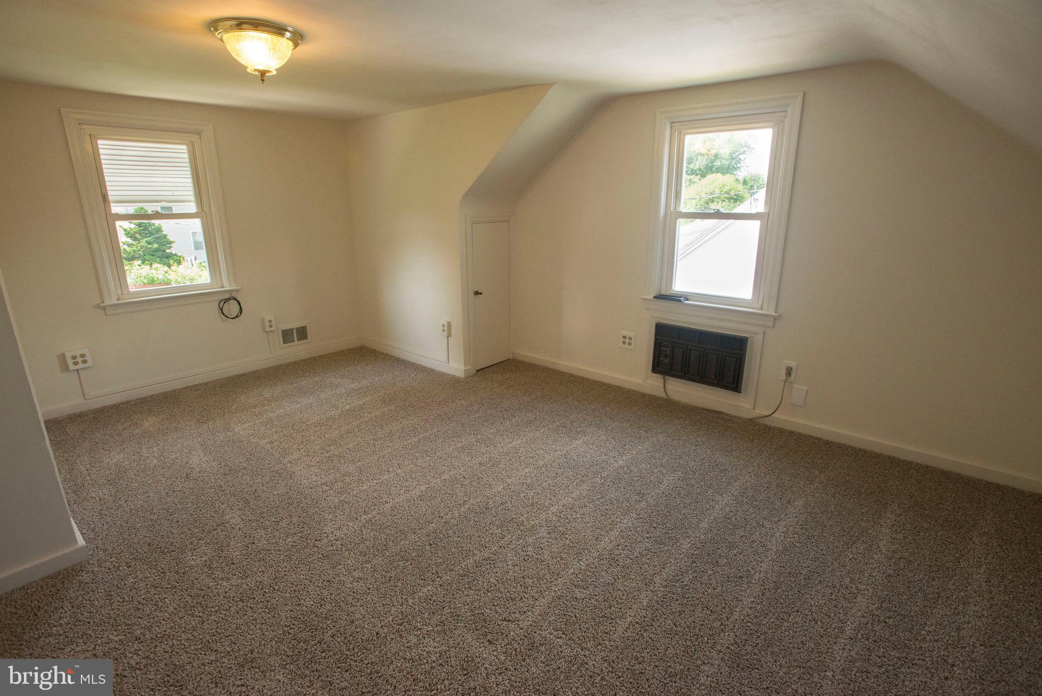 320 Edgewood Road York, PA 17402 - Photo 10 of 21 Gallery Image 10