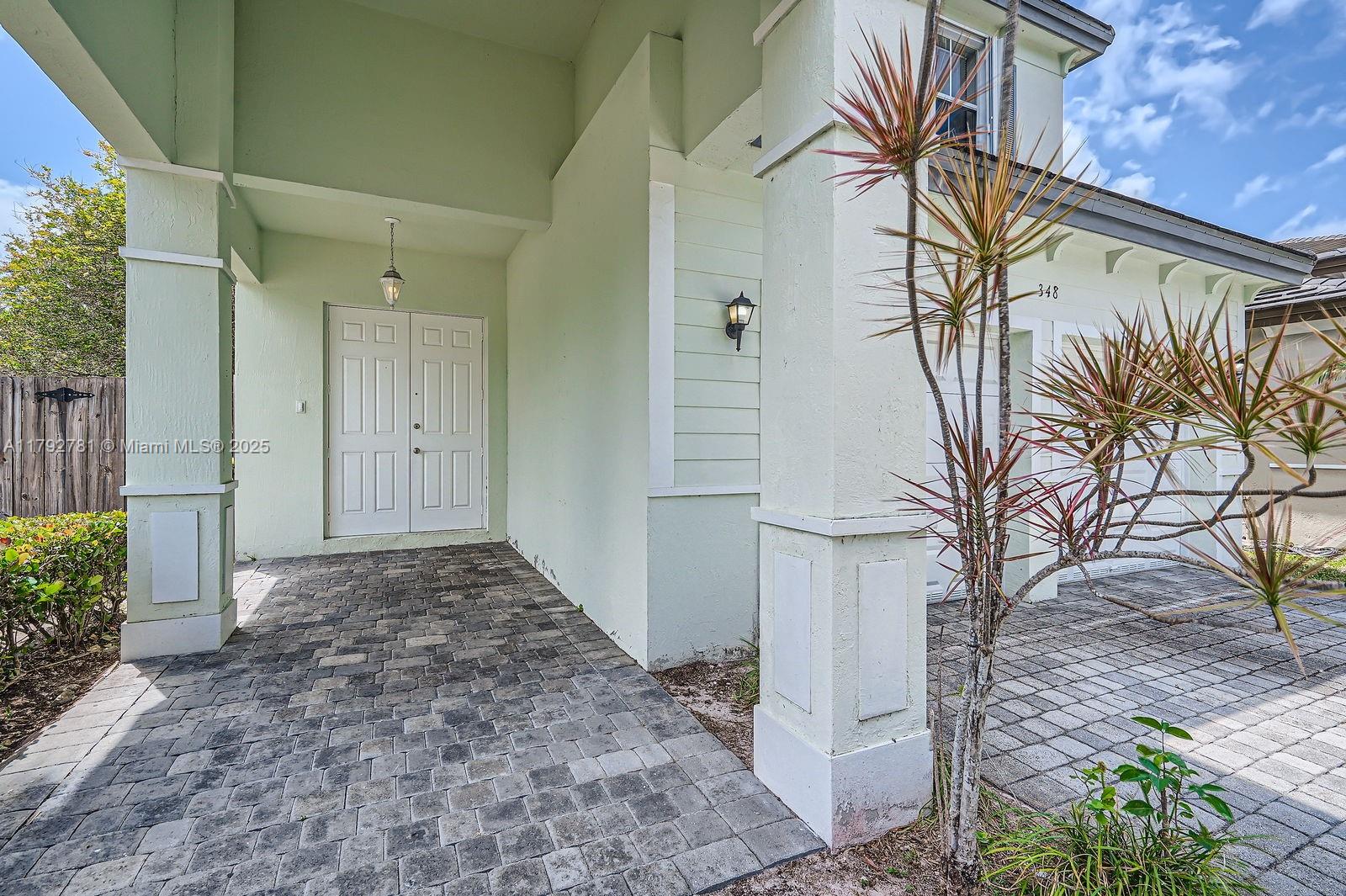 348 Northeast 36th Terrace Homestead, FL 33033 - Photo 3 of 28