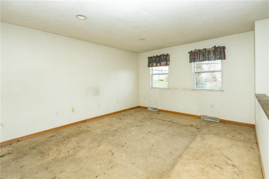 333 Butler Street Springdale, PA 15144 - Photo 5 of 17 an empty room with a window